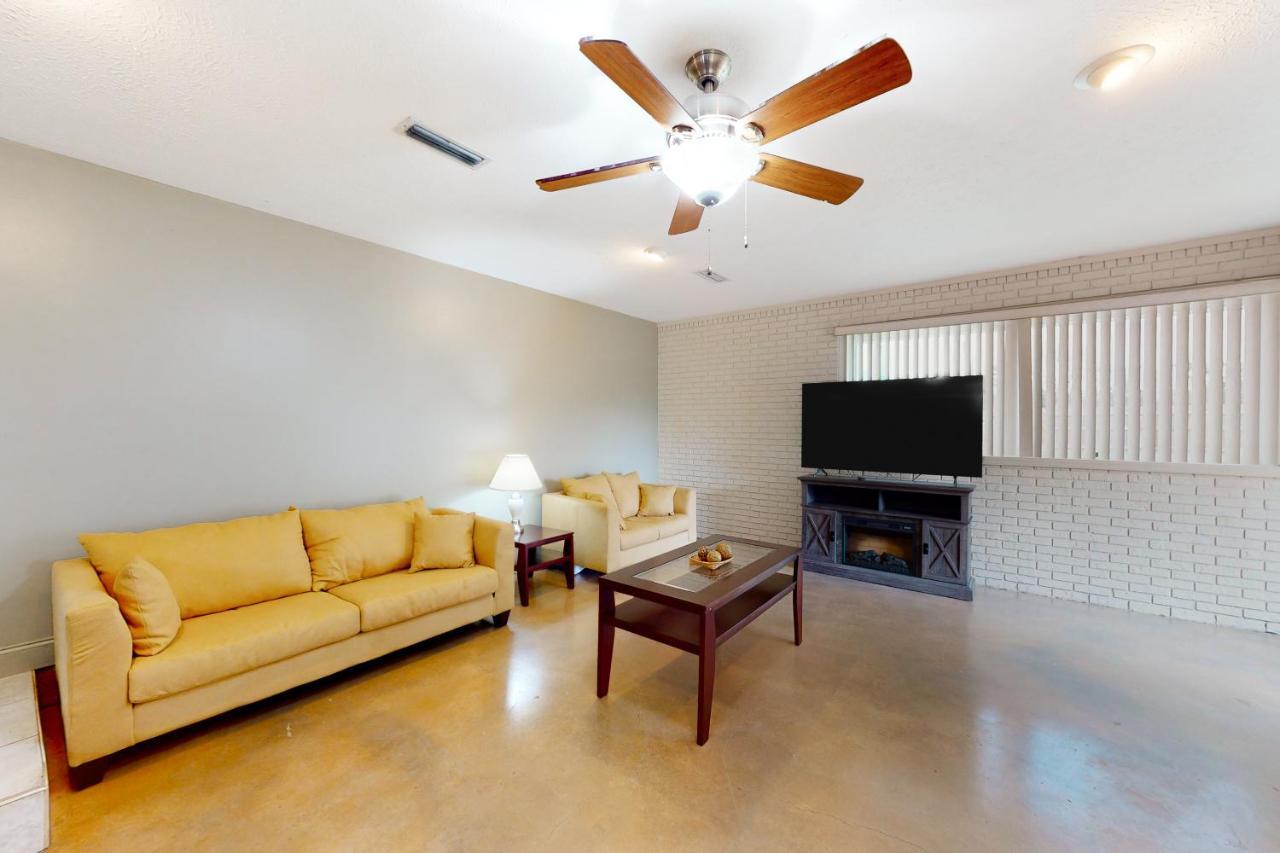 Laird Lagoon Holiday home